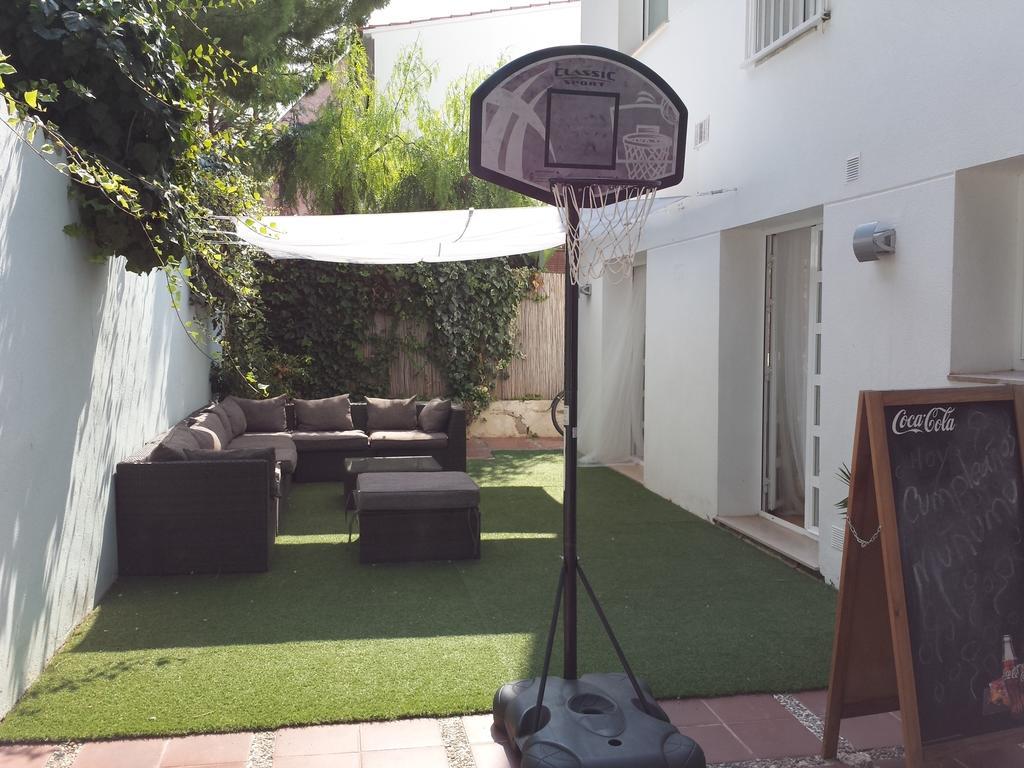 Sitges Beach Hostel Екстериор снимка