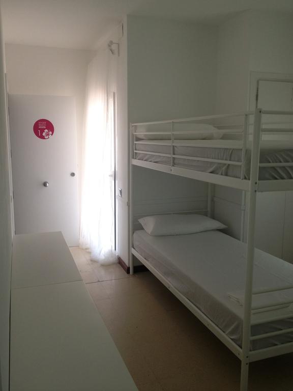 Sitges Beach Hostel Стая снимка